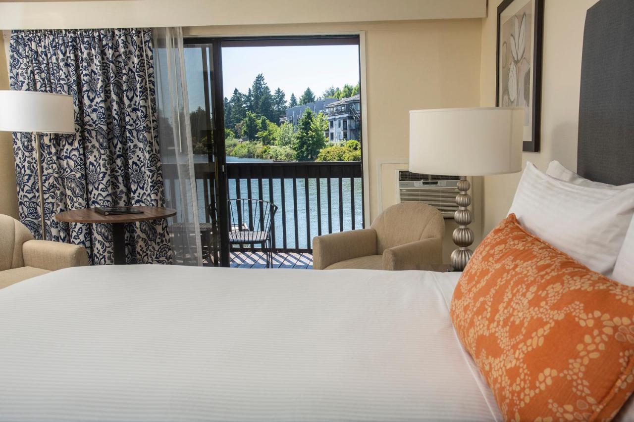 Lakeshore Inn レイク・オスウィーゴ エクステリア 写真