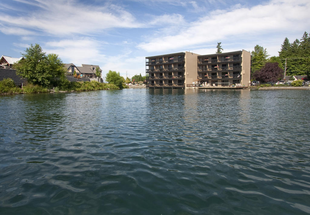 Lakeshore Inn レイク・オスウィーゴ エクステリア 写真