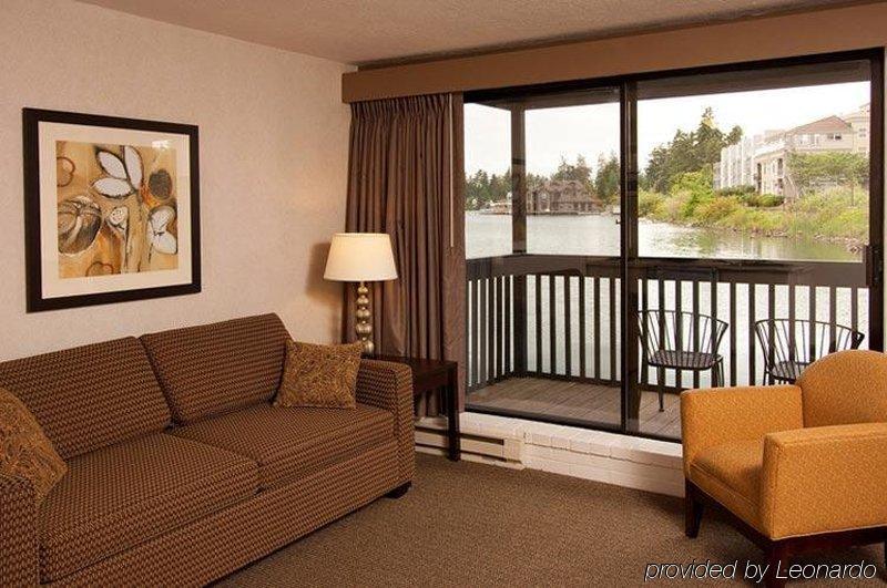 Lakeshore Inn レイク・オスウィーゴ エクステリア 写真