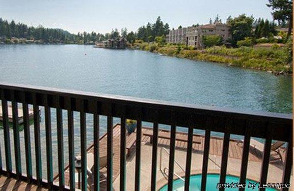 Lakeshore Inn レイク・オスウィーゴ エクステリア 写真