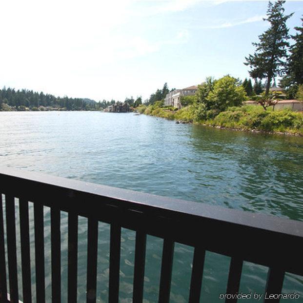 Lakeshore Inn レイク・オスウィーゴ エクステリア 写真
